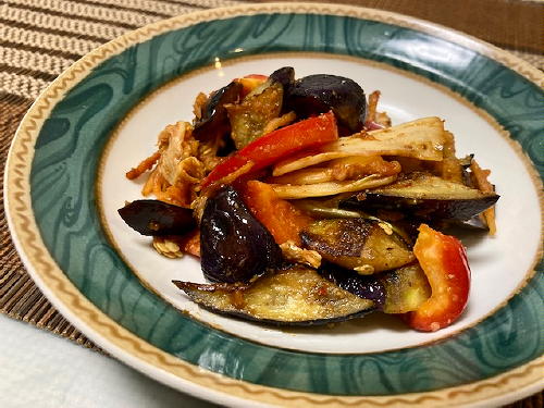 今日のキムチ料理レシピ：茄子とパプリカのキムチみそ炒め