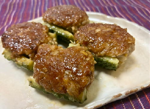 今日のキムチ料理レシピ：キムチ入り肉詰めゴーヤーの照り焼き