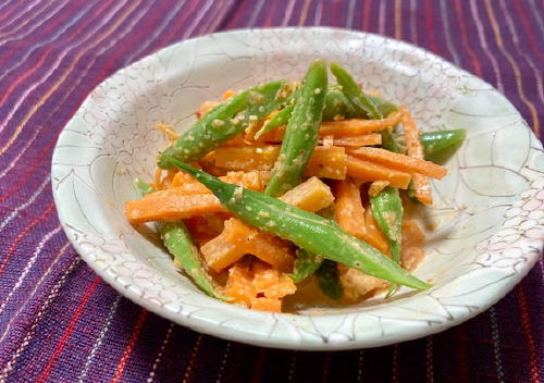 今日のキムチ料理レシピ：インゲンと人参のピリ辛胡麻和え　