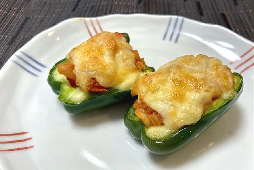 今日のキムチ料理レシピ：ピーマンのカニカマキムチのチーズ焼き