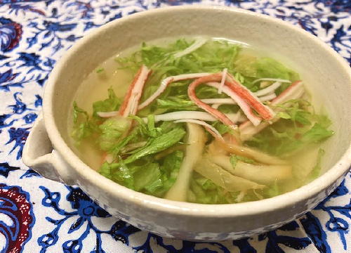 今日のキムチ料理レシピ：レタスとキムチのスープ
