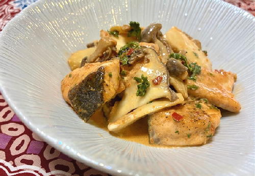 今日のキムチ料理レシピ：鮭ときのこのピリ辛マヨ和え