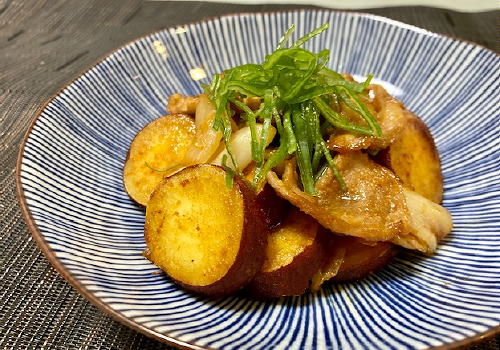 今日のキムチ料理レシピ：さつまいもと豚肉とキムチの炒め物