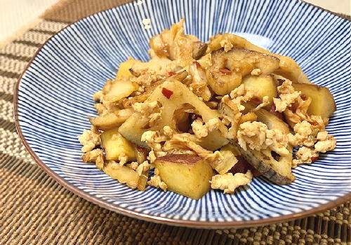 今日のキムチ料理レシピ：サツマイモとレンコンとキムチの炒めもの
