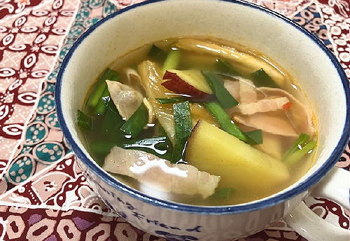 今日のキムチ料理レシピ：サツマイモとにらのキムチスープ