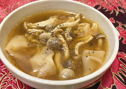今日のキムチ料理レシピ：しめじとキムチのワンタンスープ