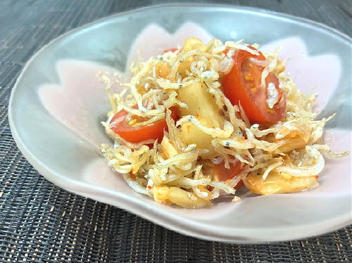 今日のキムチ料理レシピ：シラスとトマトのキムチ和え