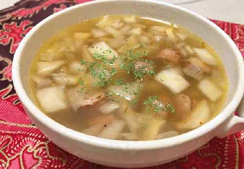 今日のキムチ料理レシピ：ソーセージと大豆のキムチスープ