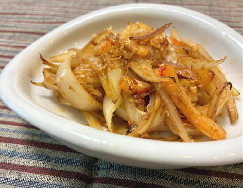 今日のキムチ料理レシピ：玉ねぎとキムチのウスターソース炒め