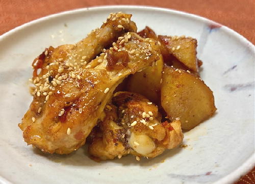 今日のキムチ料理レシピ：手羽元とさつまいものピリ辛はちみつポン酢煮