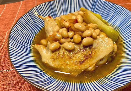 今日のキムチ料理レシピ：手羽先と大豆のピリ辛煮