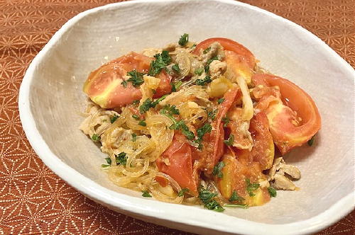 今日のキムチ料理レシピ：豚肉とトマトとキムチの春雨味噌煮