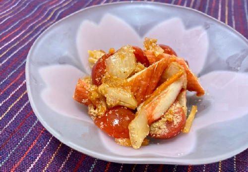 今日のキムチ料理レシピ：カニカマとトマトのキムチ胡麻和え