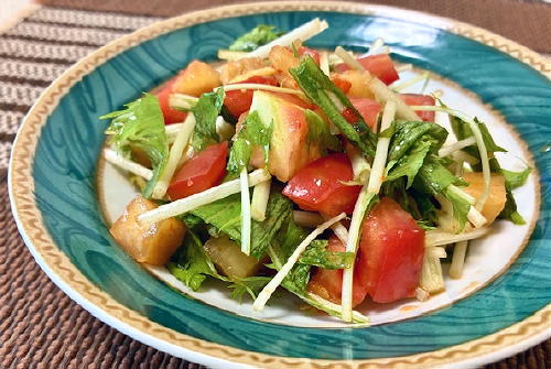 今日のキムチレシピ：トマトと水菜のキムチサラダ