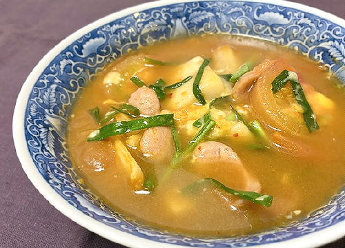 今日のキムチ料理レシピ：トマトとソーセージのキムチ雑煮