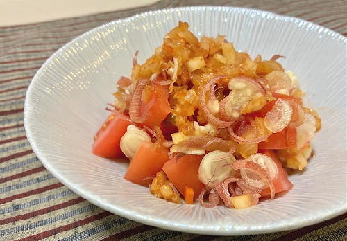 今日のキムチ料理レシピ：トマトとみょうがのキムチドレッシング