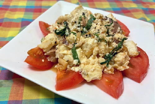 今日のキムチ料理レシピ：トマトのサバとキムチの豆腐がけサラダ