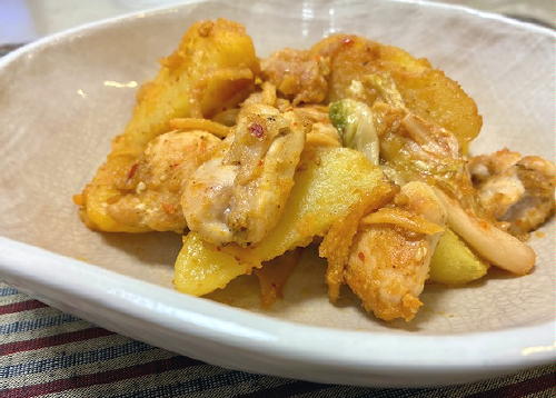 今日のキムチ料理レシピ：鶏肉とじゃがいものキムチ炒め