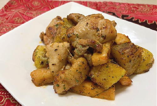 今日のキムチレシピ：鶏肉とじゃがいもと大根キムチのハーブ炒め