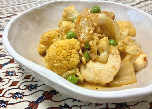 今日のキムチ料理レシピ：カリフラワーと鶏肉のキムチ煮