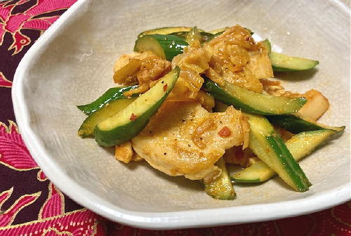 今日のキムチ料理レシピ：鶏むね肉と胡瓜のキムチ炒め