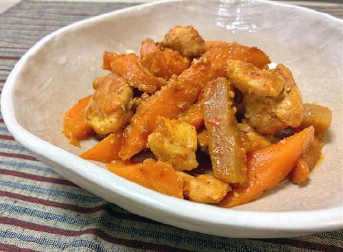 今日のキムチレシピ：鶏肉とにんじんと大根キムチのごま味噌煮