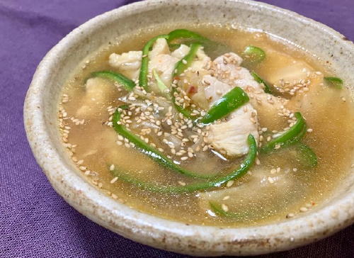 今日のキムチ料理レシピ：鶏肉とキムチのオイスターソーススープ