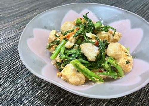 今日のキムチ料理レシピ：鶏肉と春菊のピリ辛胡麻マヨ和え