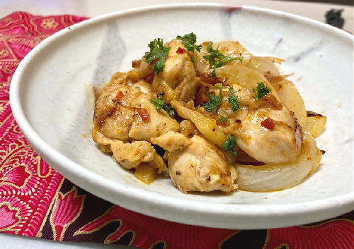 今日のキムチ料理レシピ：鶏肉と玉ねぎとキムチのオイスターソース炒め