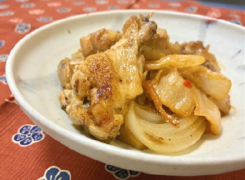今日のキムチ料理レシピ：手羽元と玉ねぎのキムチバター煮