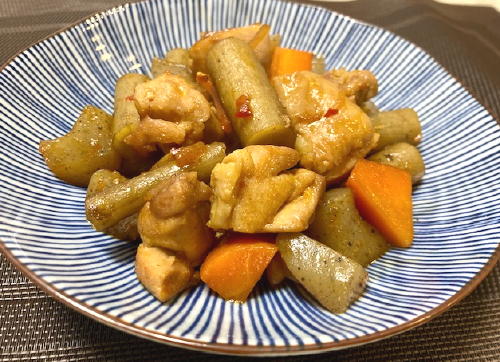 今日のキムチ料理レシピ：鶏肉とゴボウのピリ辛煮