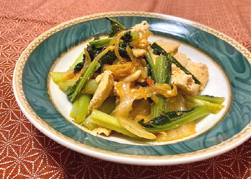 今日のキムチ料理レシピ：鶏肉と小松菜とキムチのマヨ醤油炒め