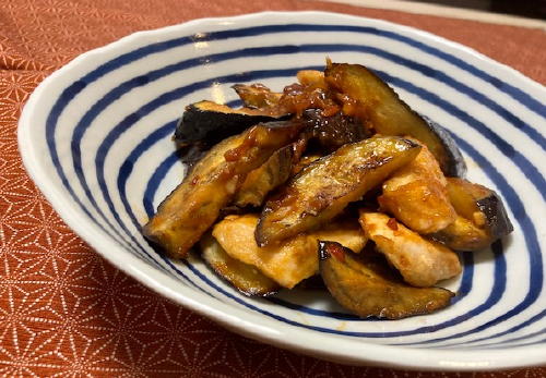今日のキムチ料理レシピ：鶏肉と茄子のピリ辛ケチャップ炒め