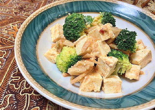 今日のキムチ料理レシピ：豆腐とブロッコリーのキムチカレー和え