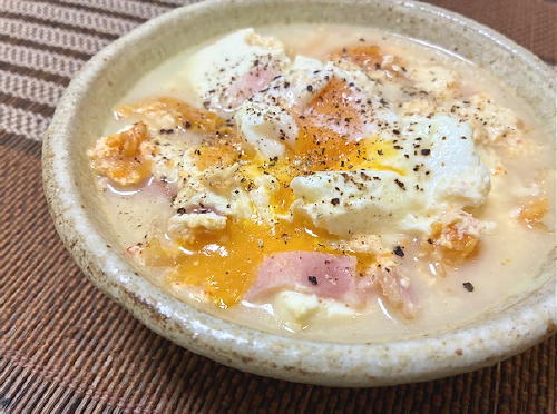 今日のキムチ料理レシピ：カルボナーラ風味のキムチ湯豆腐