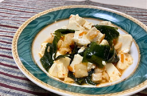 今日のキムチ料理レシピ：豆腐とわかめのキムチ和え