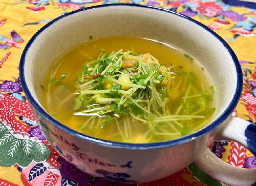 今日のキムチ料理レシピ：豆苗とコーンとキムチのスープ