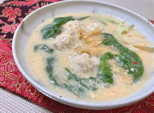 今日のキムチ料理レシピ：つくねとレタスのキムチ豆乳スープ