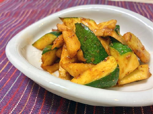 今日のキムチレシピ：ズッキーニと大根キムチの味噌マヨ炒め