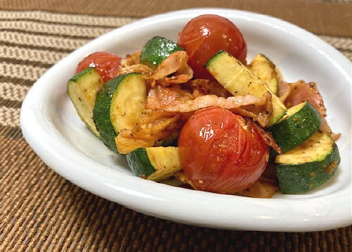 今日のキムチ料理レシピ：ズッキーニとトマトのキムチ炒め
